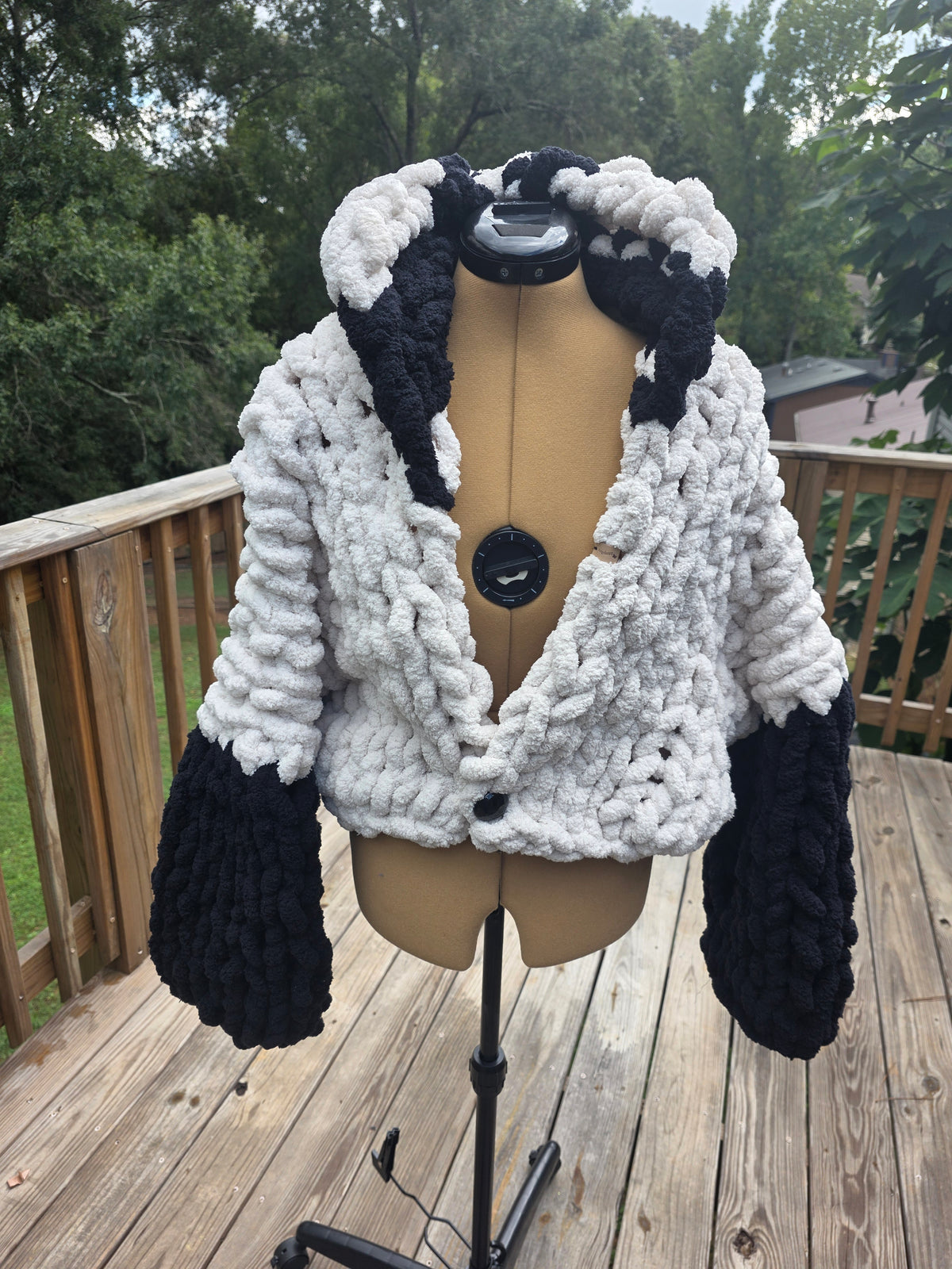 Cream and Black Long Sleeved Chunky Knit