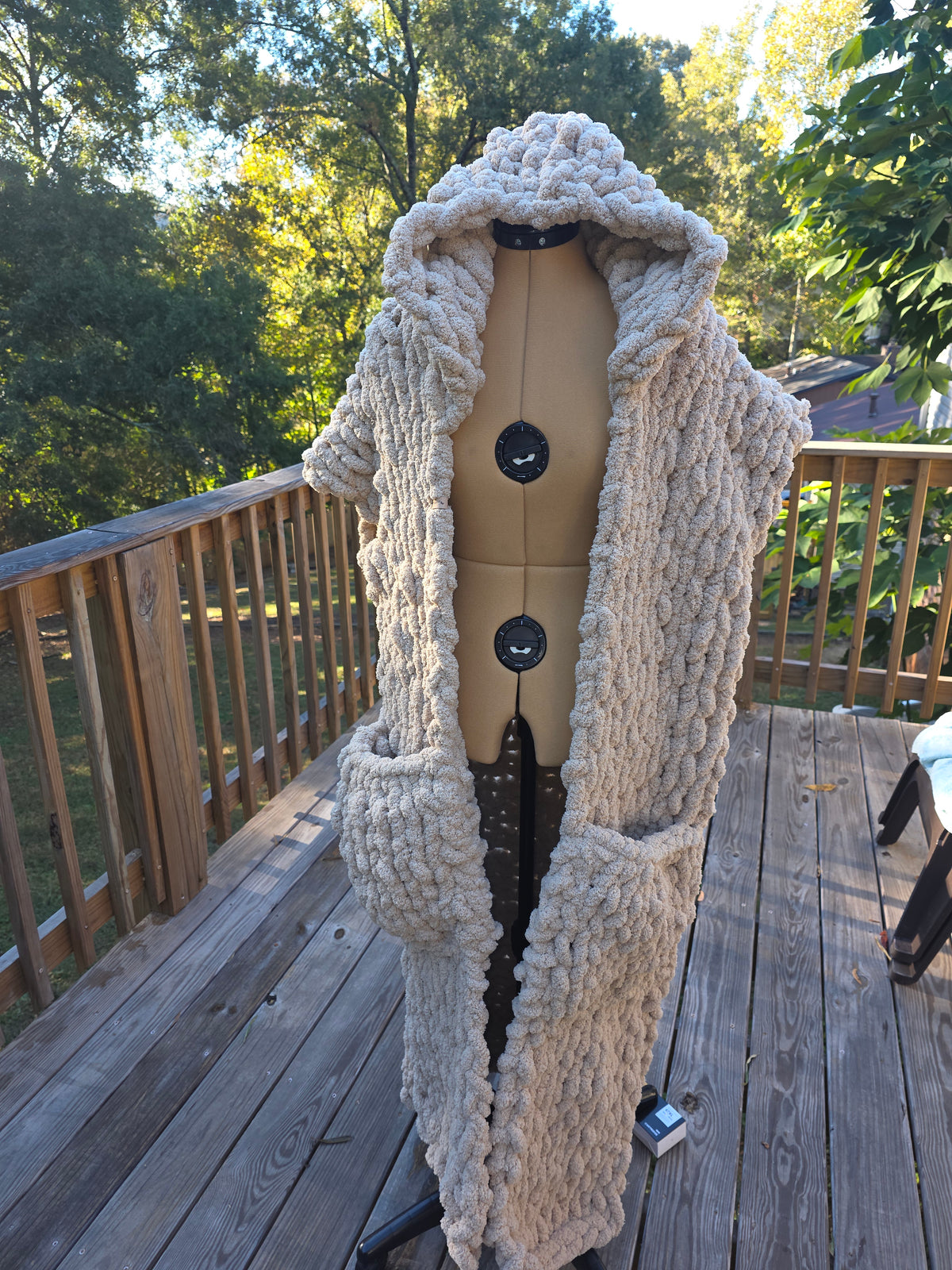 Cream Sleevless Hooded Jacket with Deep Pockets